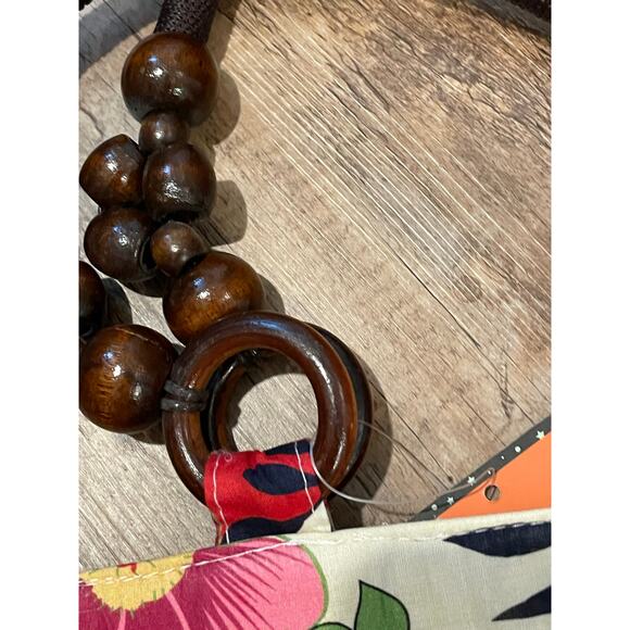 NWT Mountain Mamas Floral  Frenzy handbag with wooden detail handle - Picture 5 of 11